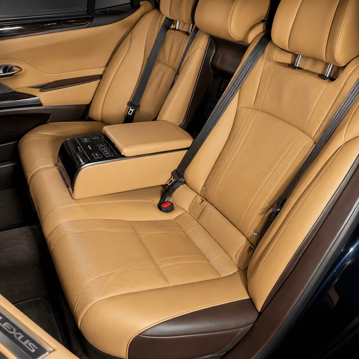 Lexus ES 300h rear seats with centre armrest control panel